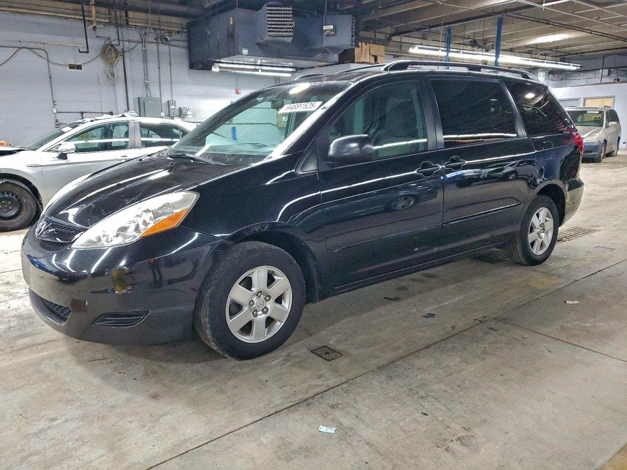 TOYOTA SIENNA CE 2009