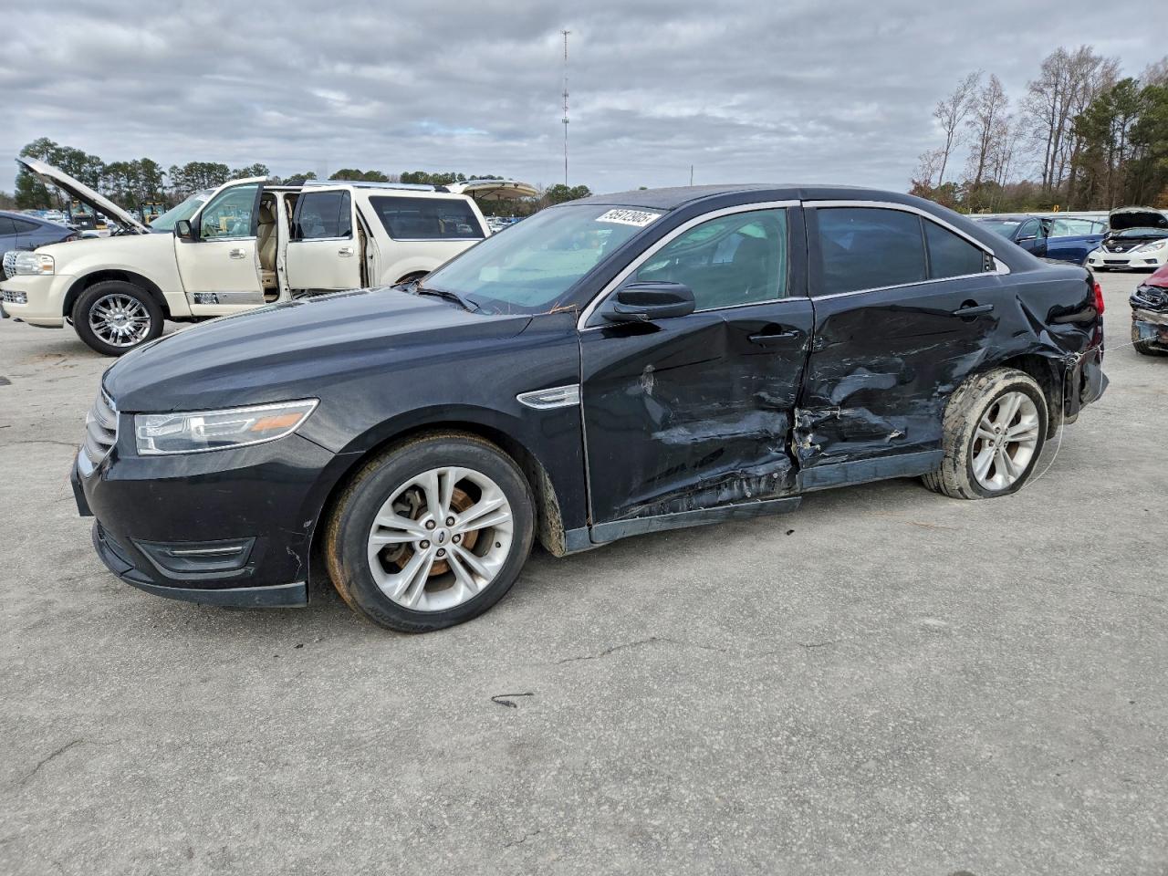 FORD TAURUS SEL 2015