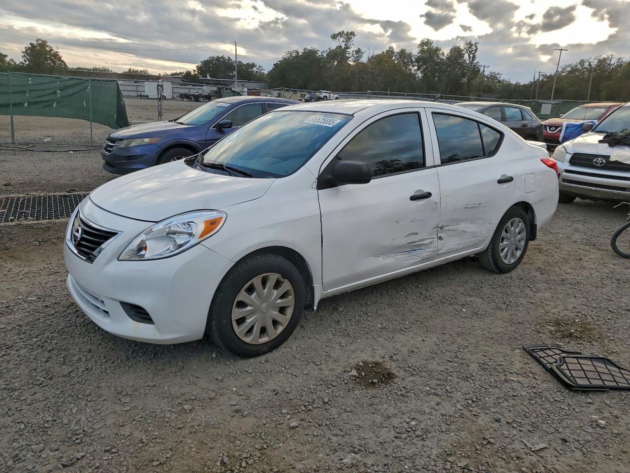 NISSAN VERSA S 2014