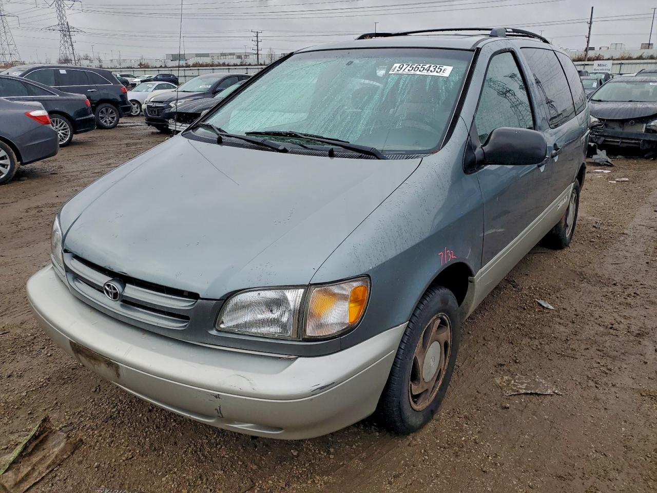 TOYOTA SIENNA LE 2000
