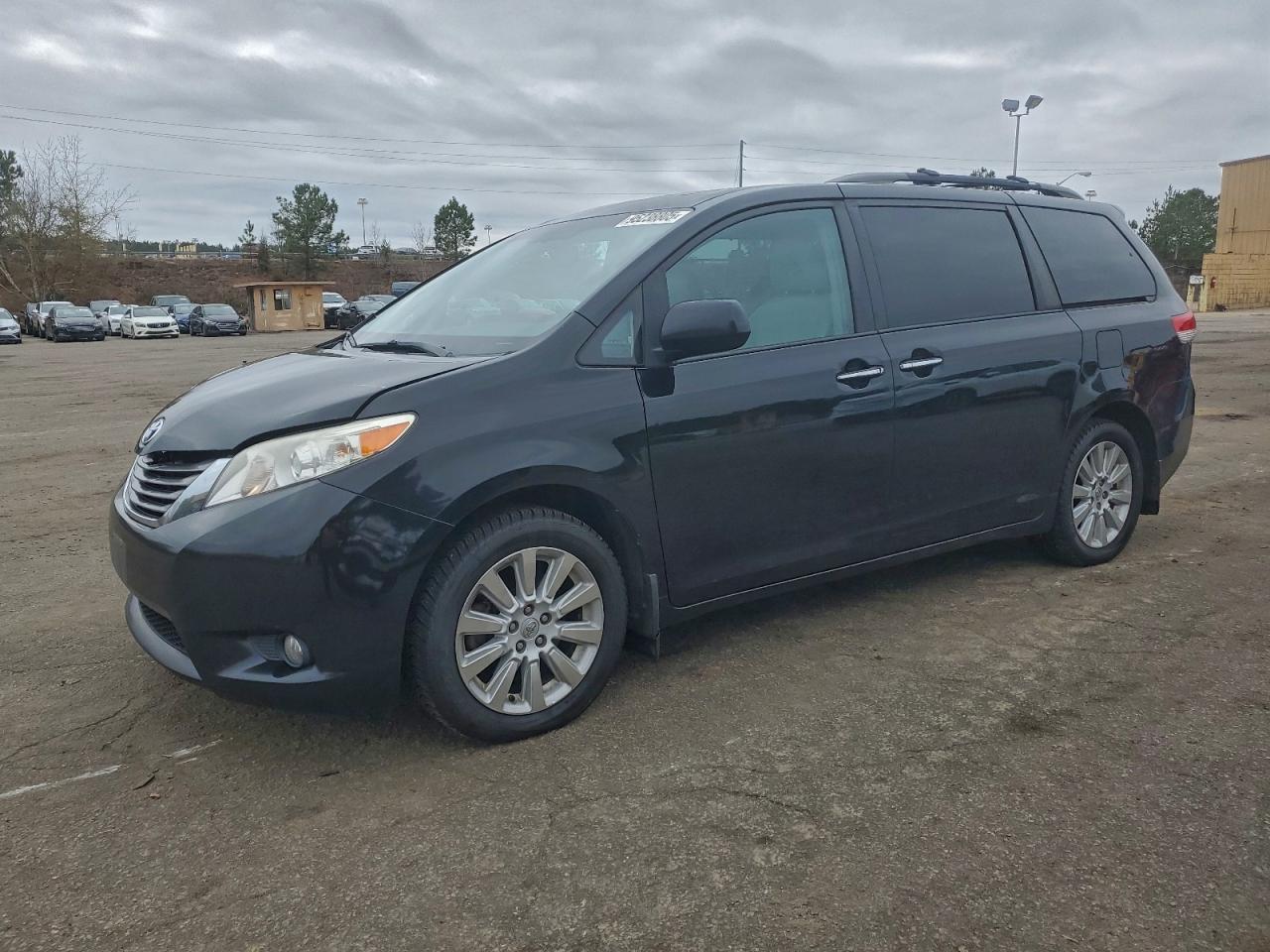 TOYOTA SIENNA XLE 2013