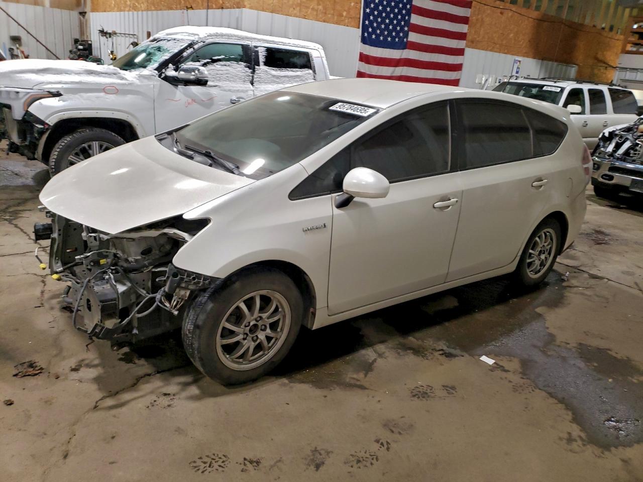 TOYOTA PRIUS V 2017