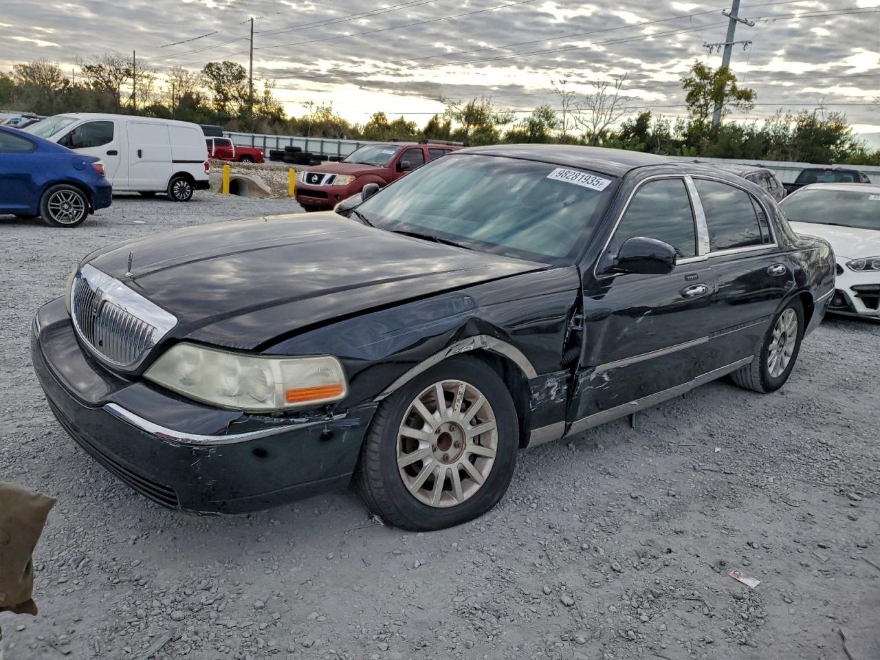LINCOLN TOWN CAR S 2006