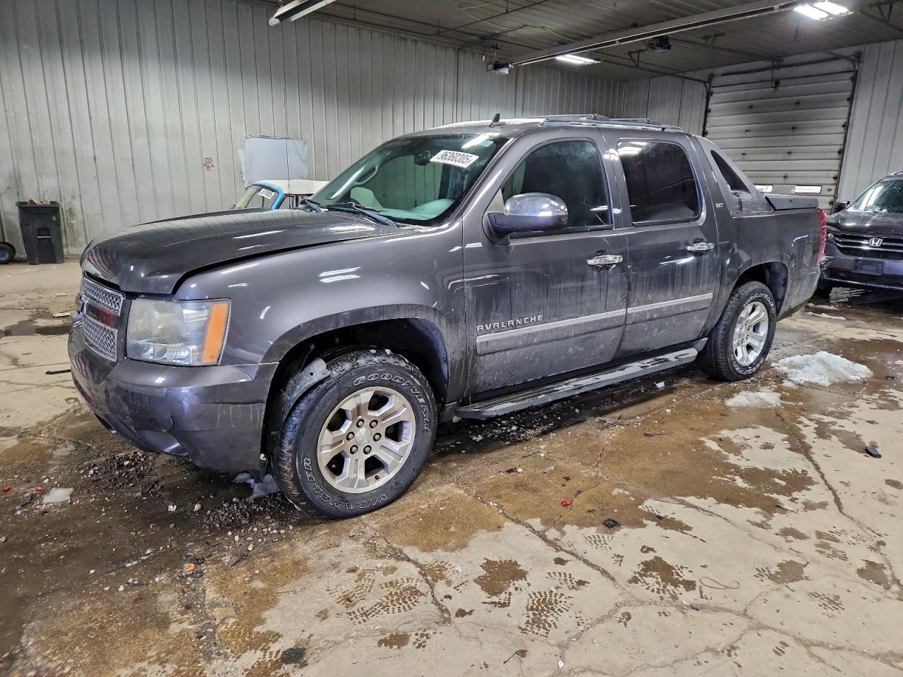 CHEVROLET AVALANCHE 2011