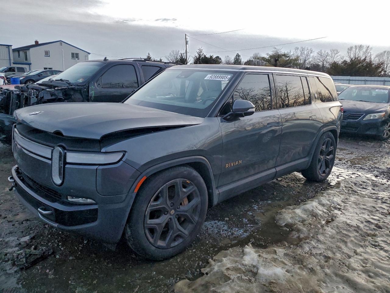 RIVIAN R1S 2023