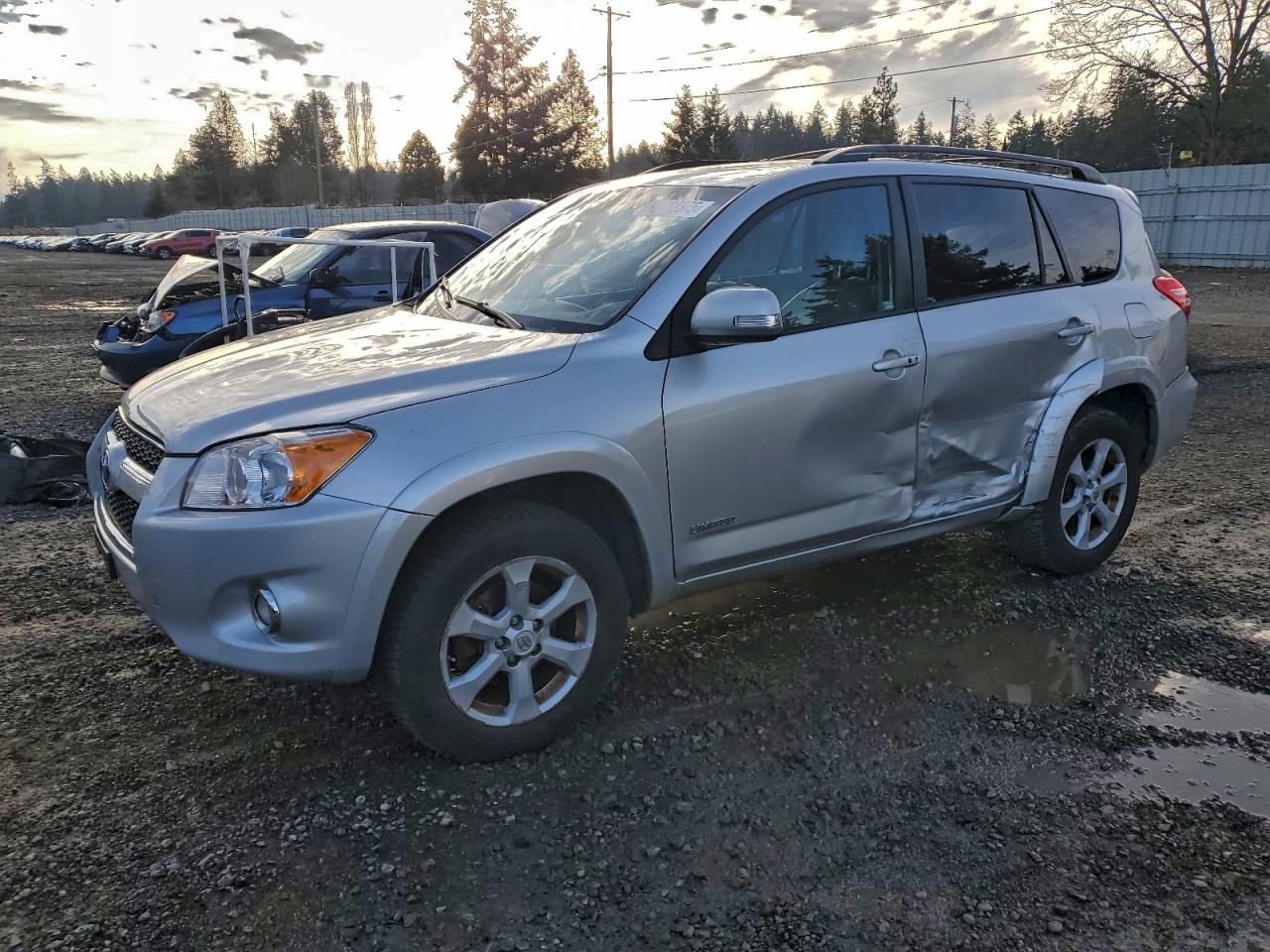 TOYOTA RAV4 2011