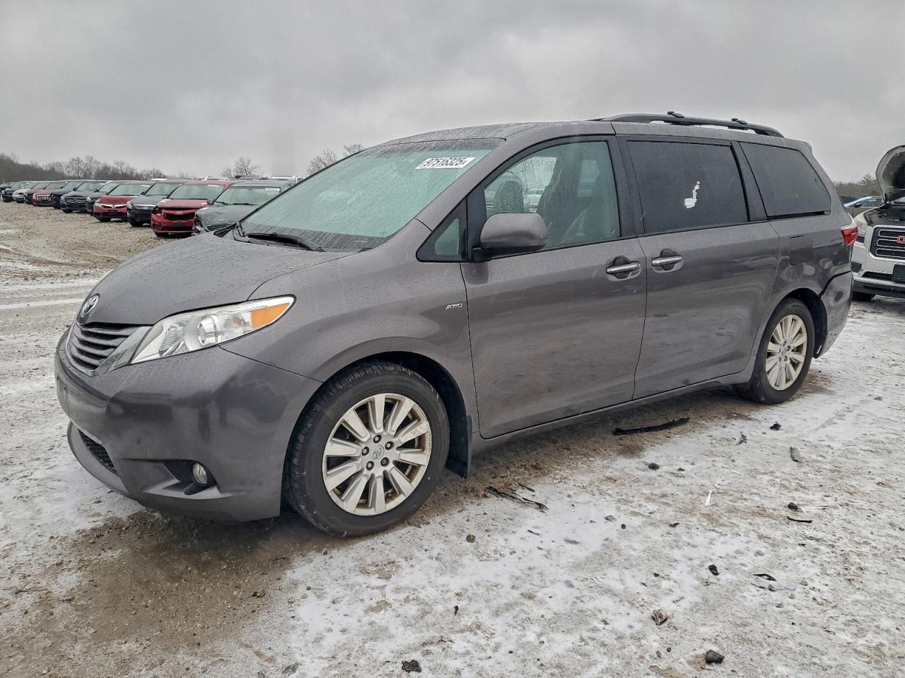 TOYOTA SIENNA XLE 2017