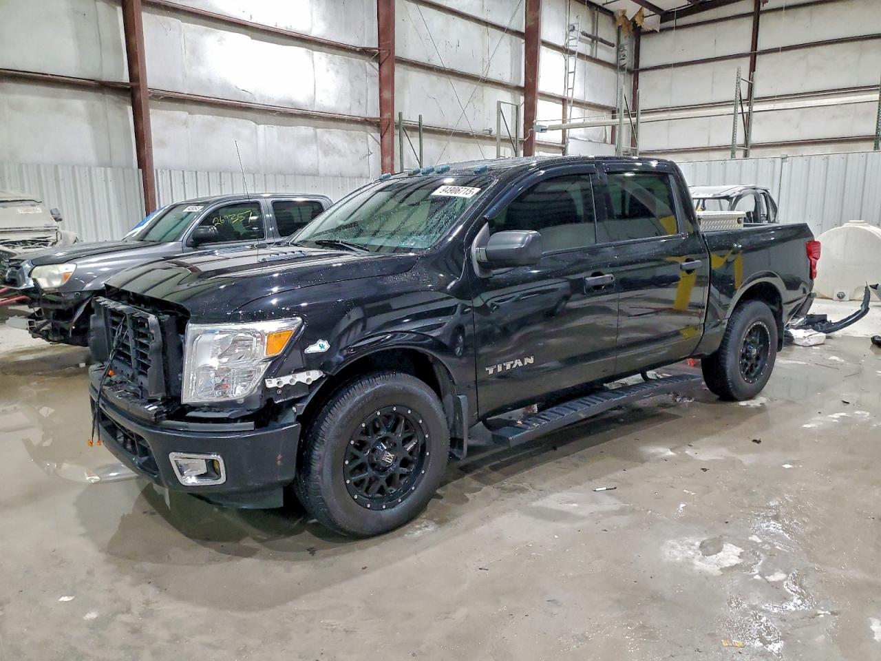 NISSAN TITAN 2017