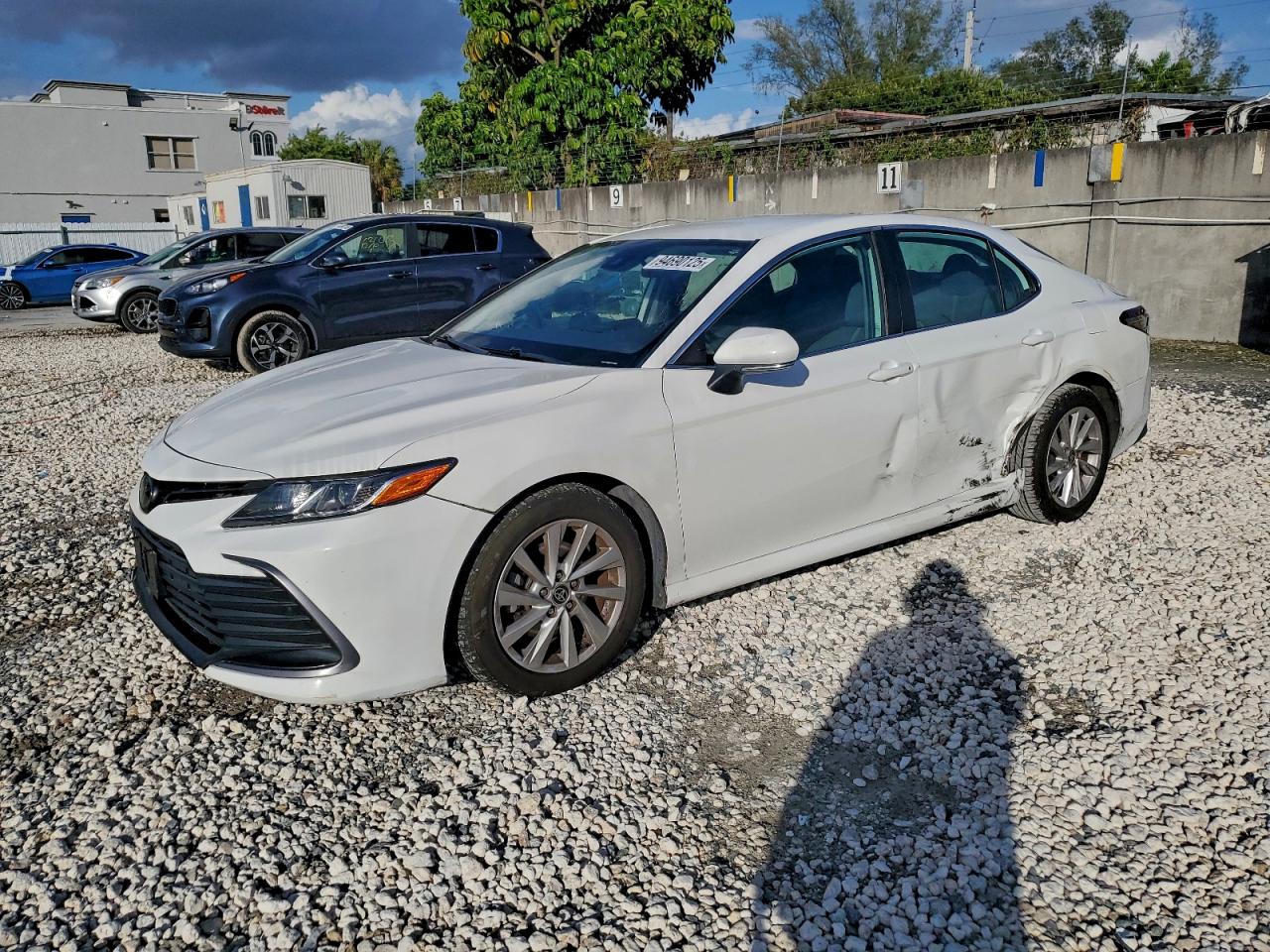 TOYOTA CAMRY LE 2021