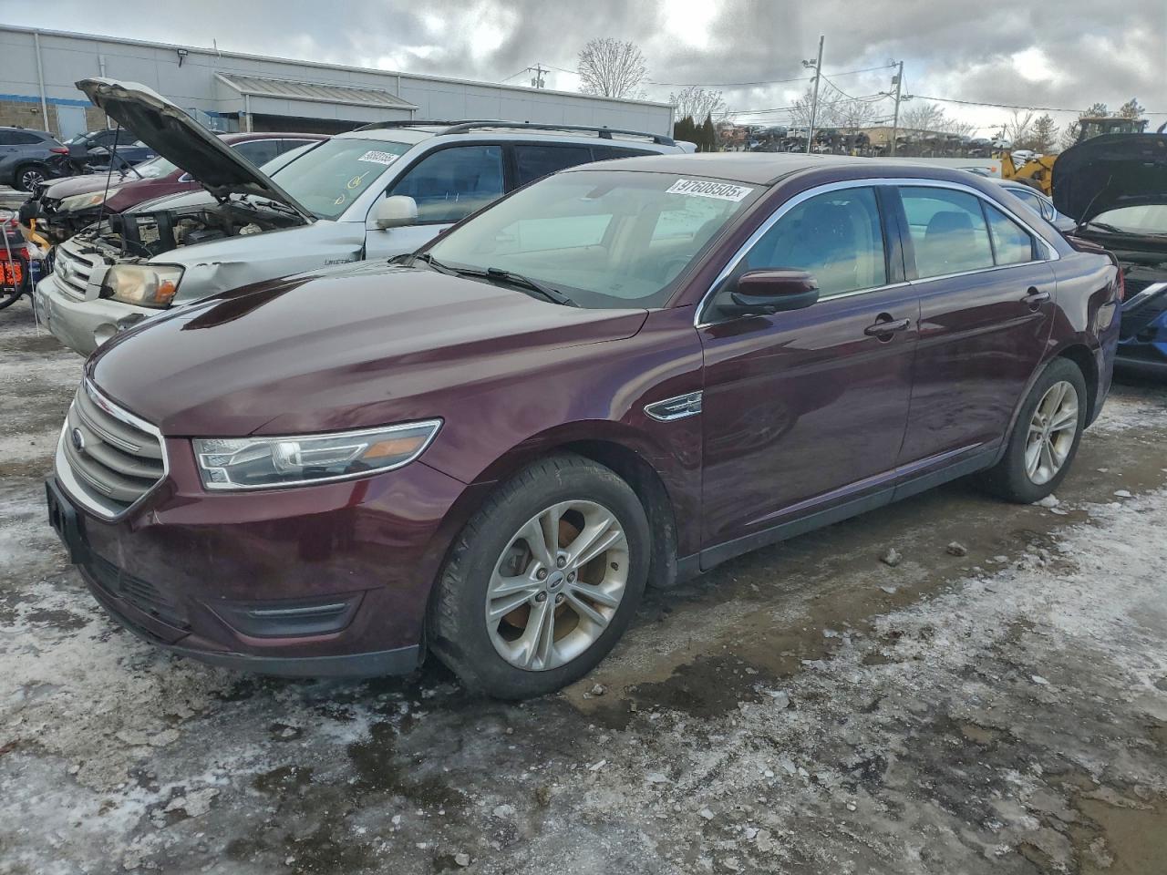 FORD TAURUS SEL 2018