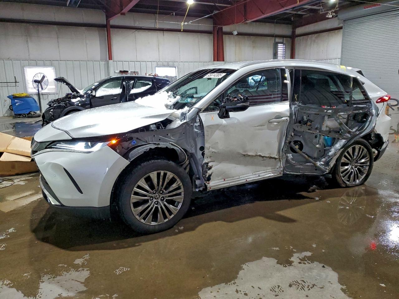 TOYOTA VENZA LE 2024