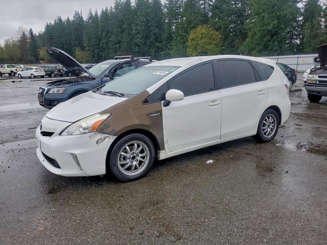 TOYOTA PRIUS V 2012