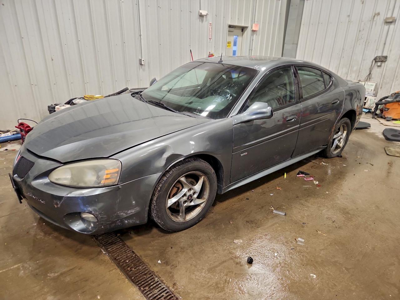 PONTIAC GRAND PRIX 2004