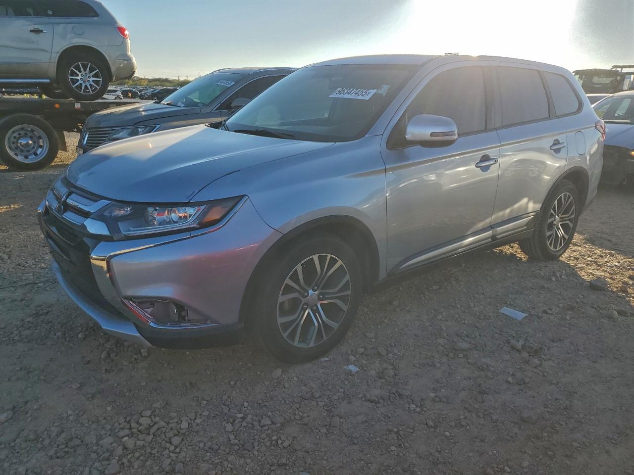 MITSUBISHI OUTLANDER 2016