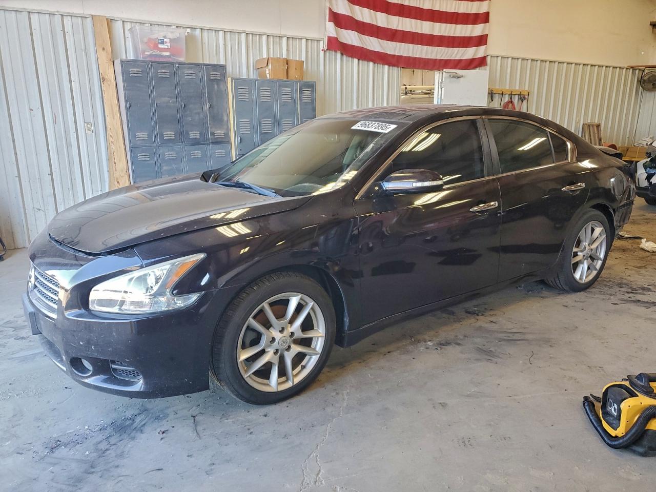 NISSAN MAXIMA 2011