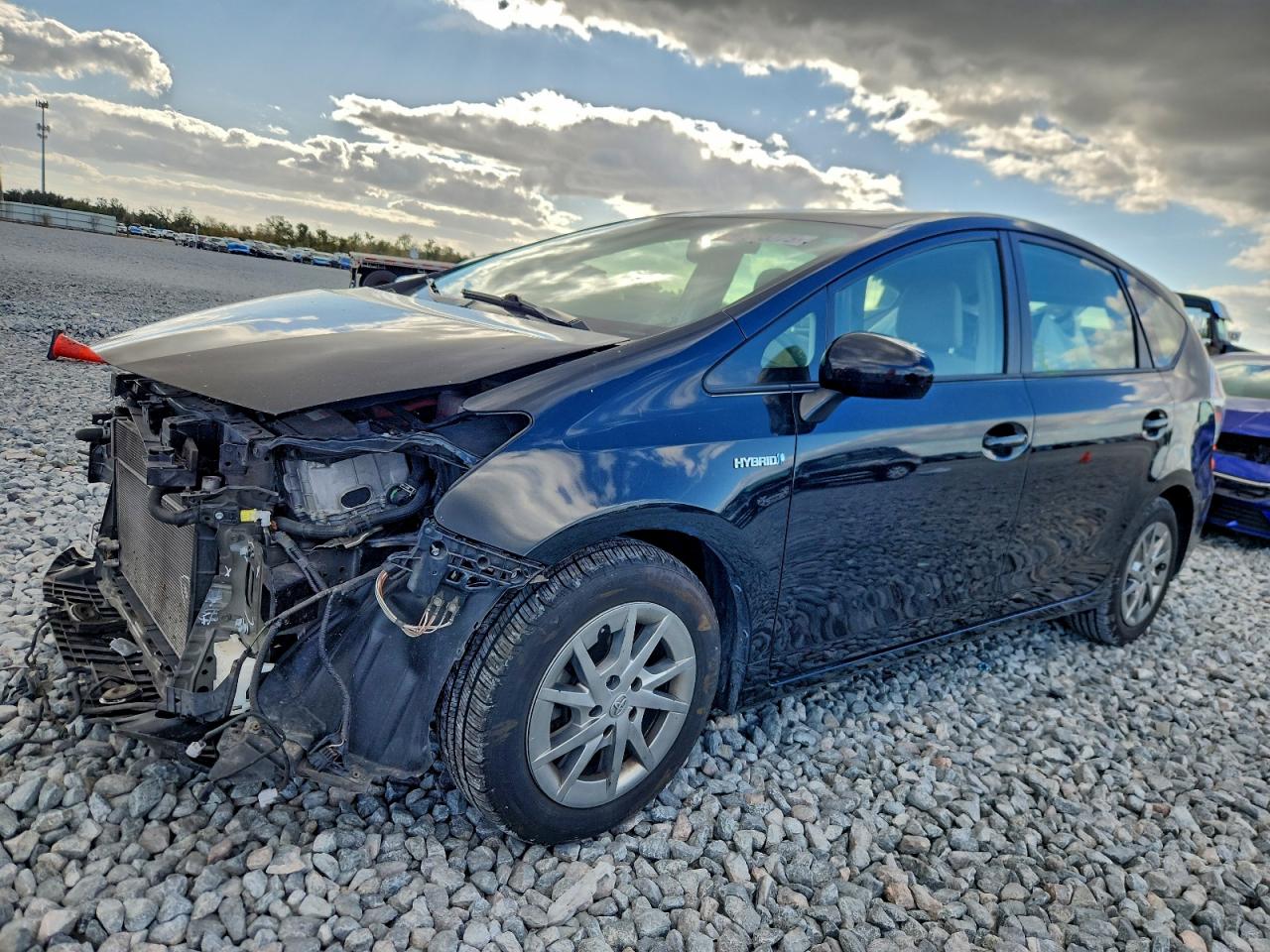 TOYOTA PRIUS V 2015