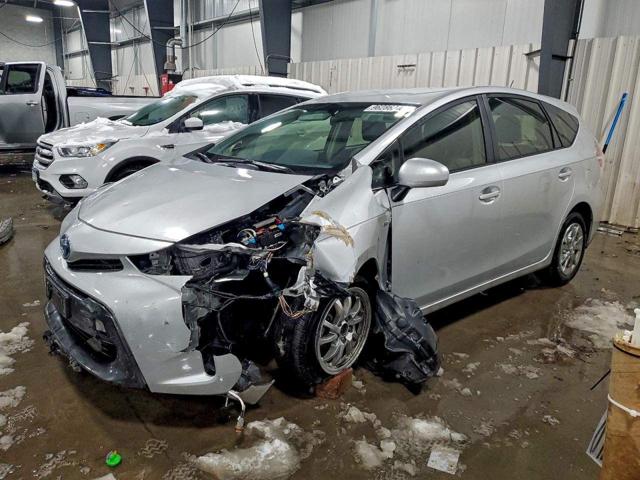 TOYOTA PRIUS V 2015