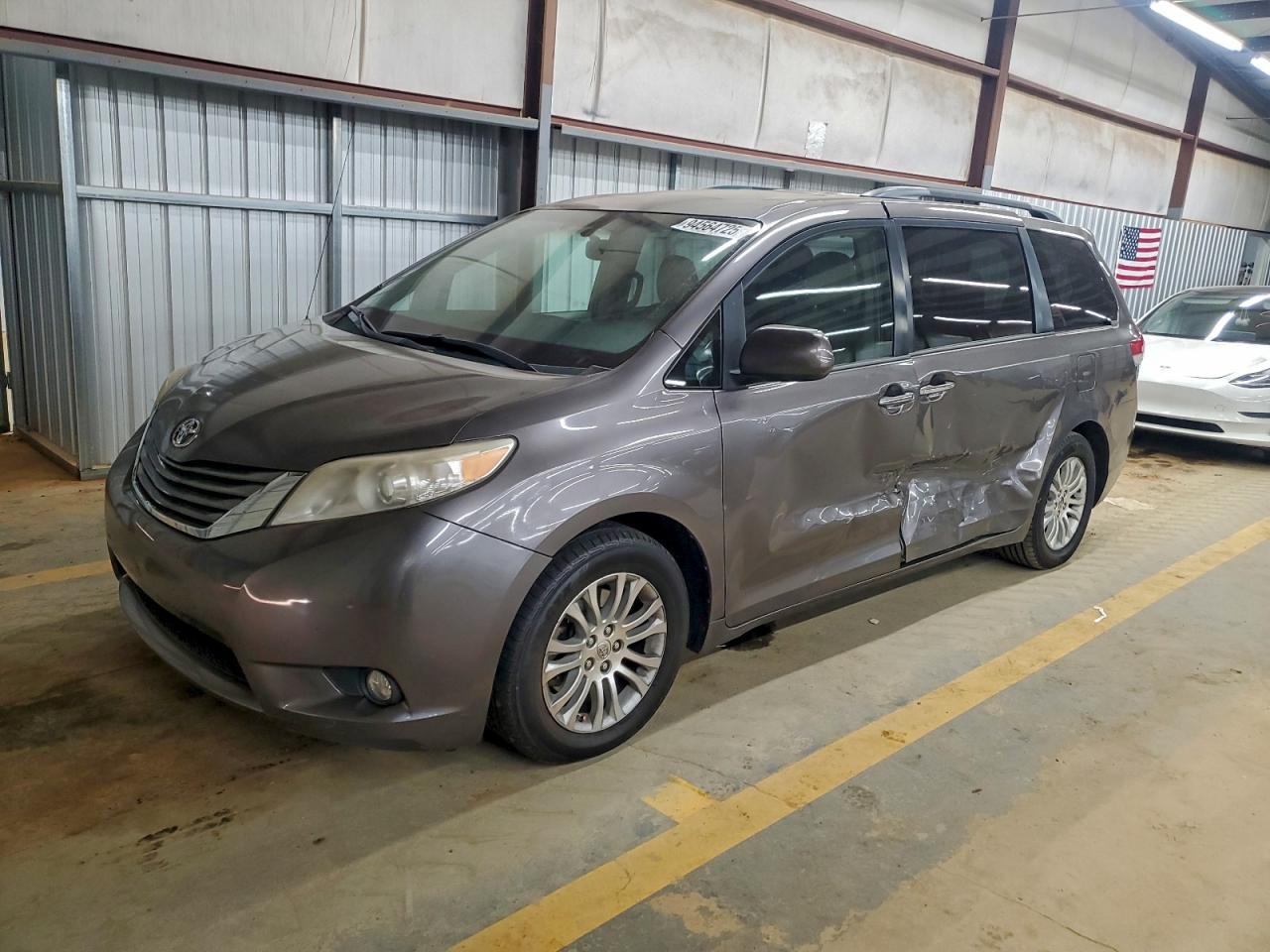 TOYOTA SIENNA XLE 2014