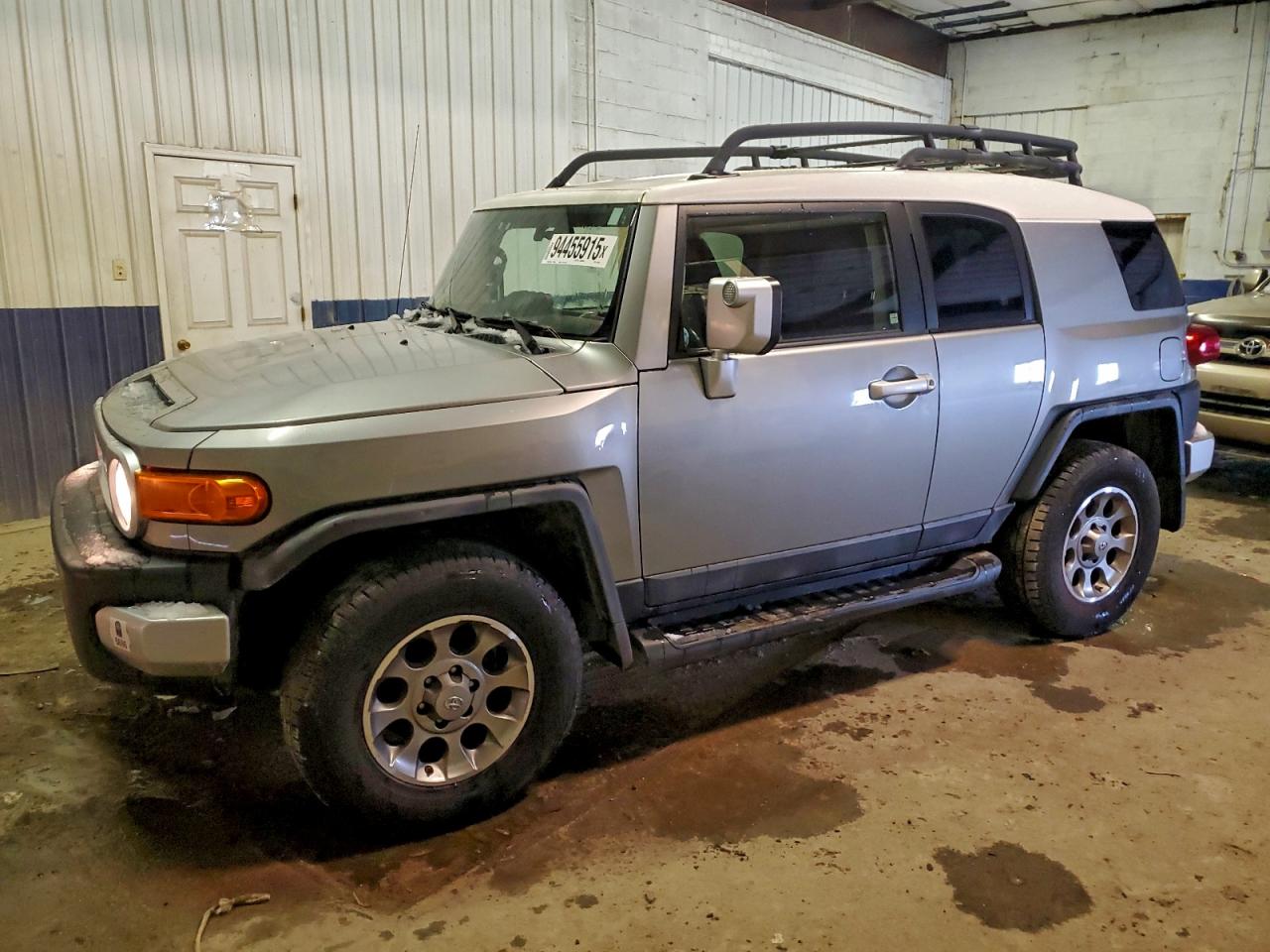 TOYOTA FJ CRUISER 2012
