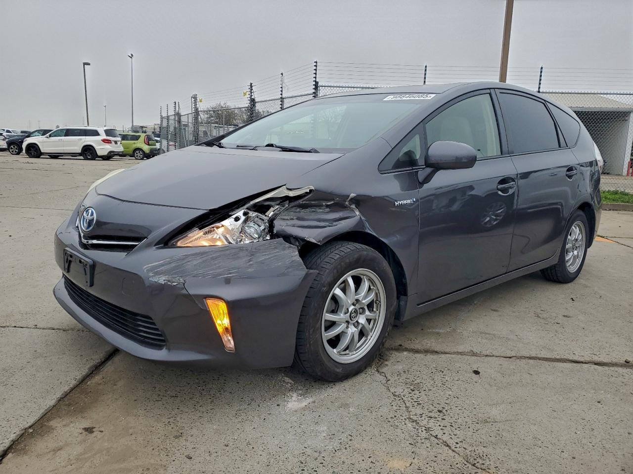 TOYOTA PRIUS V 2014