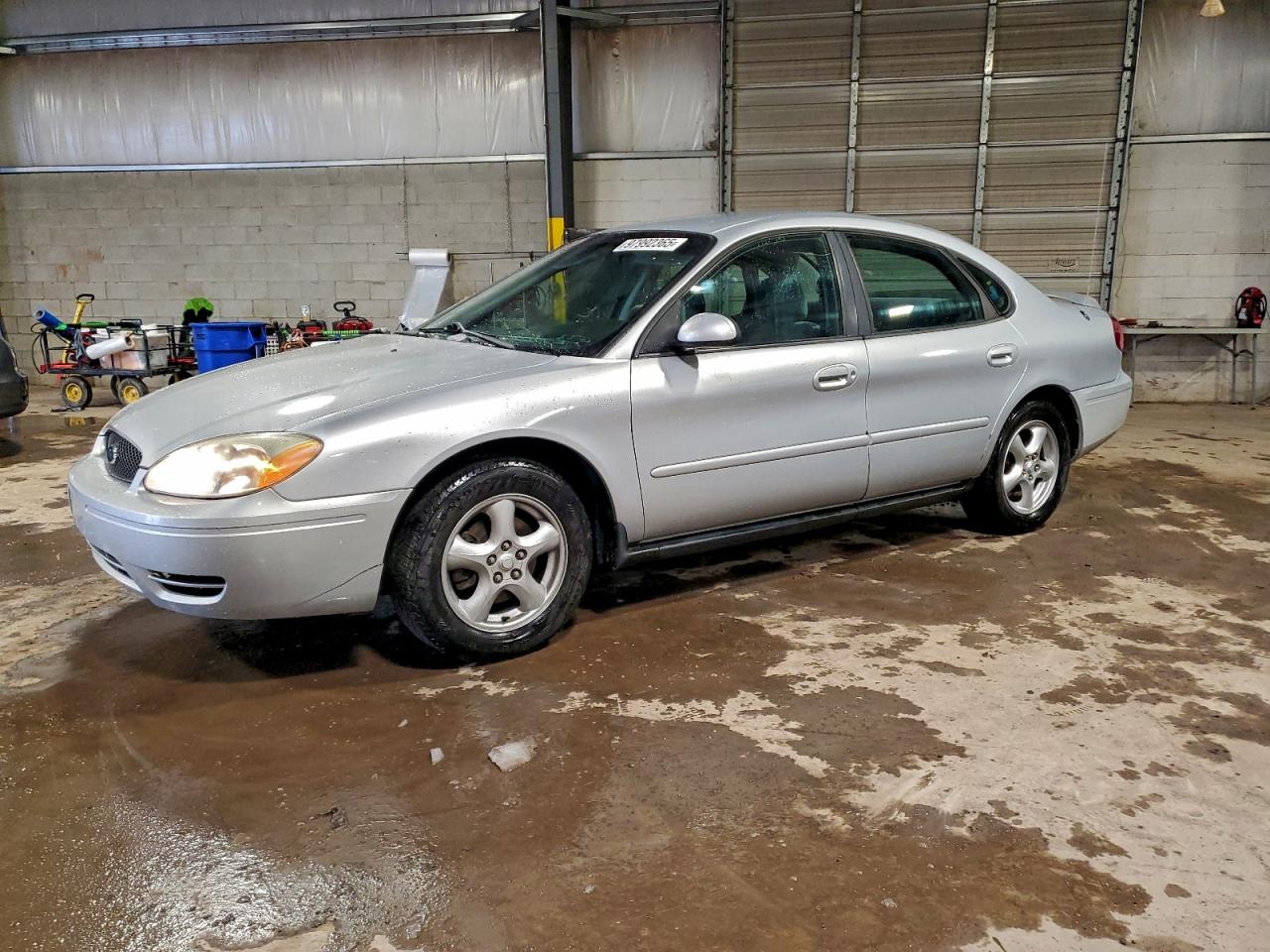 FORD TAURUS 2004