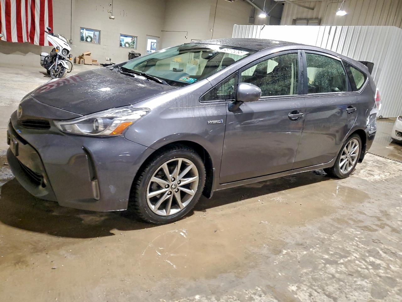 TOYOTA PRIUS V 2015