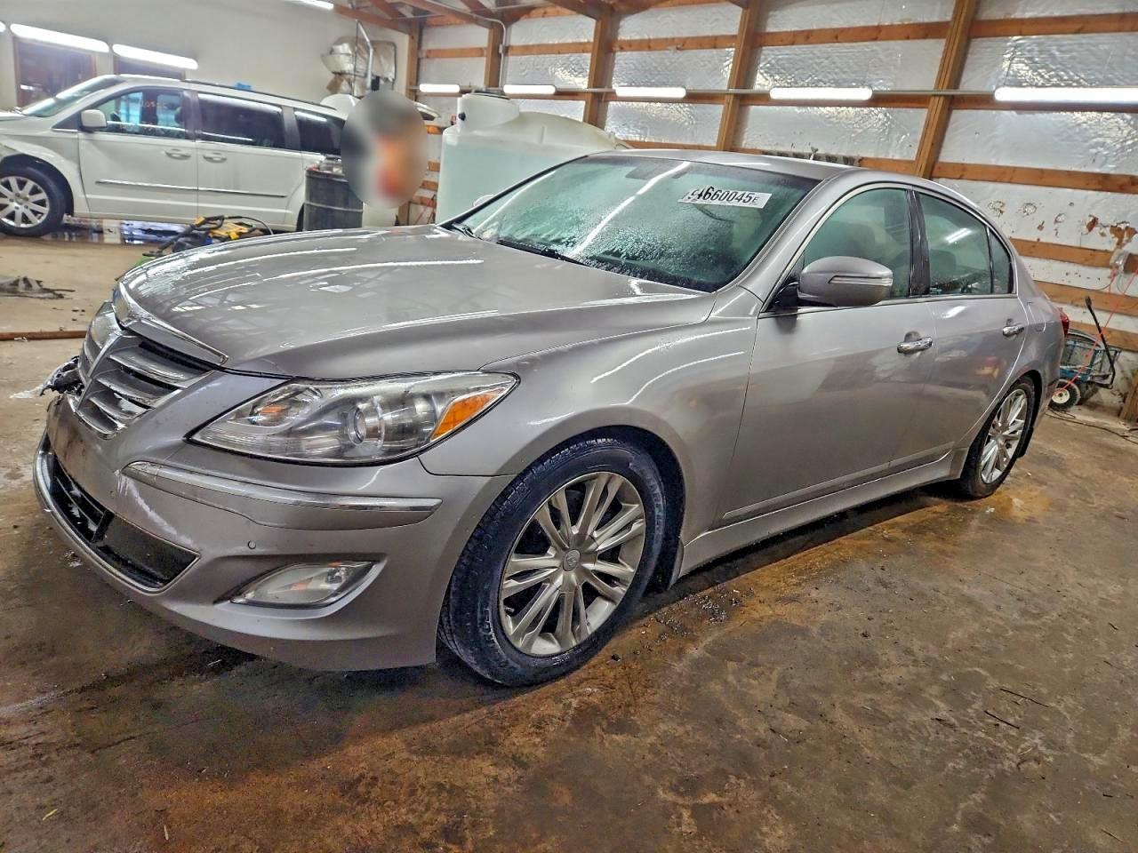 HYUNDAI GENESIS 3. 2013