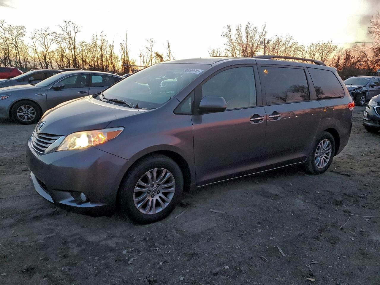 TOYOTA SIENNA XLE 2014