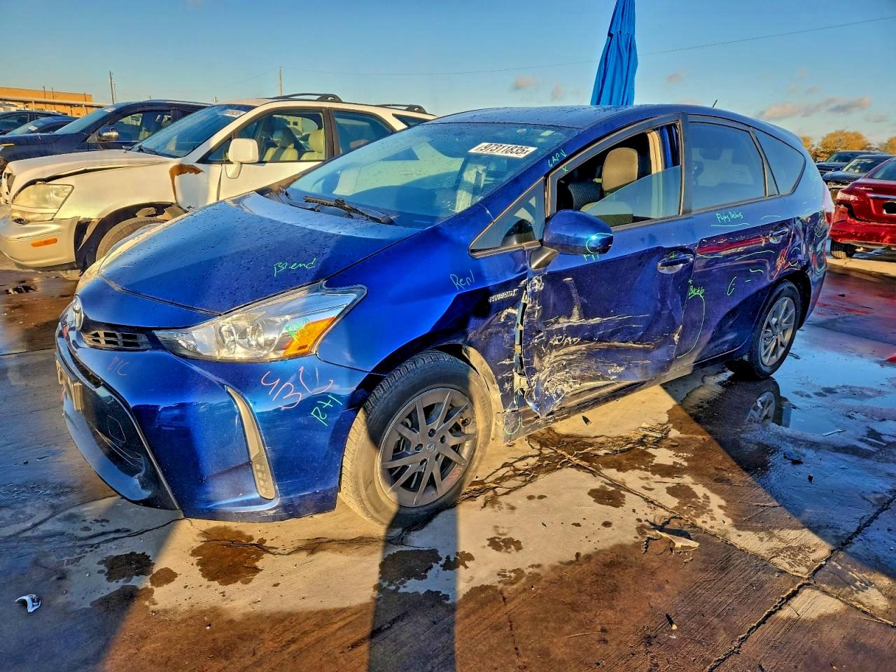 TOYOTA PRIUS V 2015