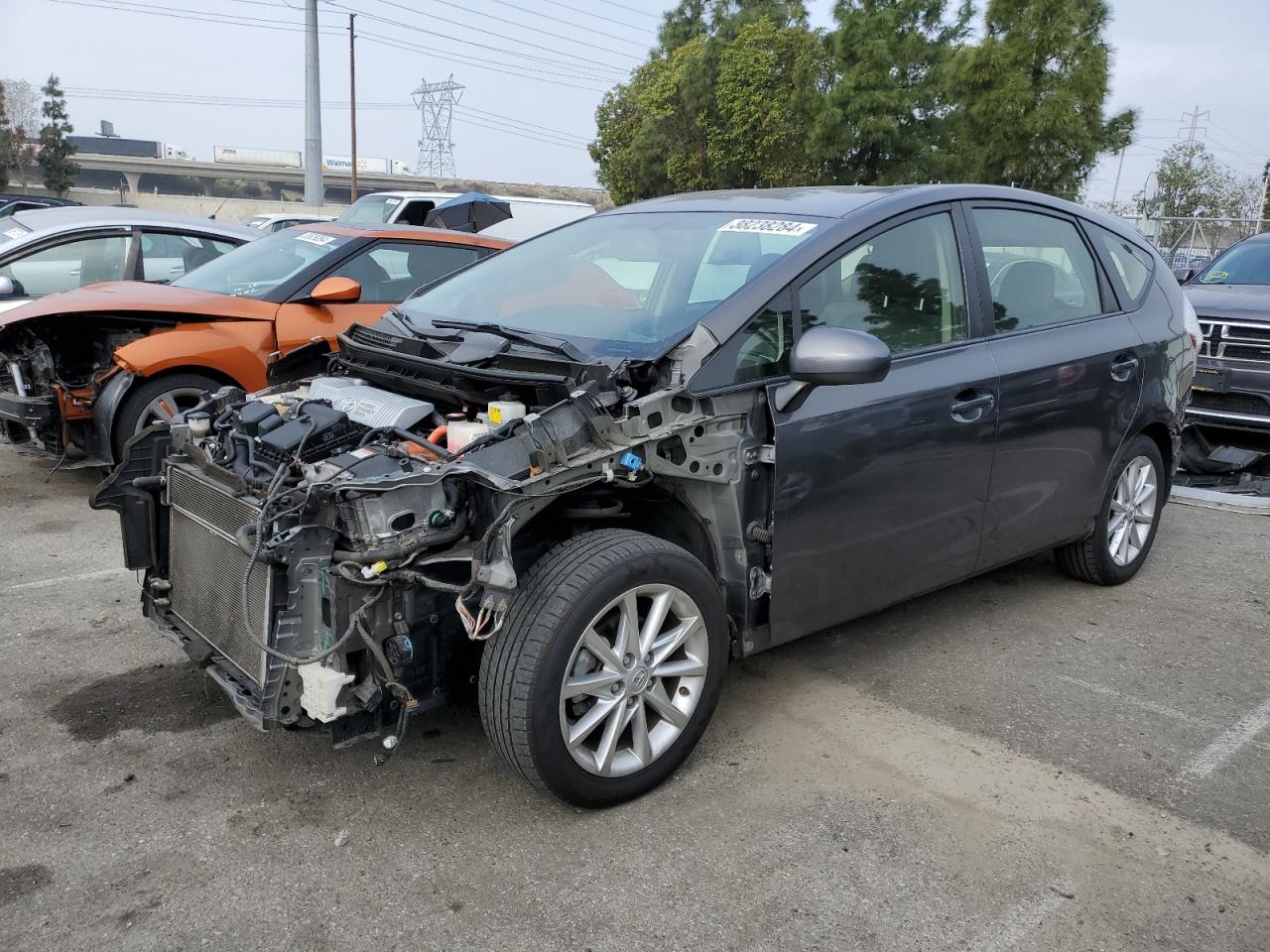 Toyota Prius v 2014