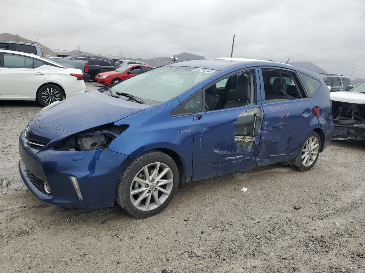 Toyota Prius v 2012