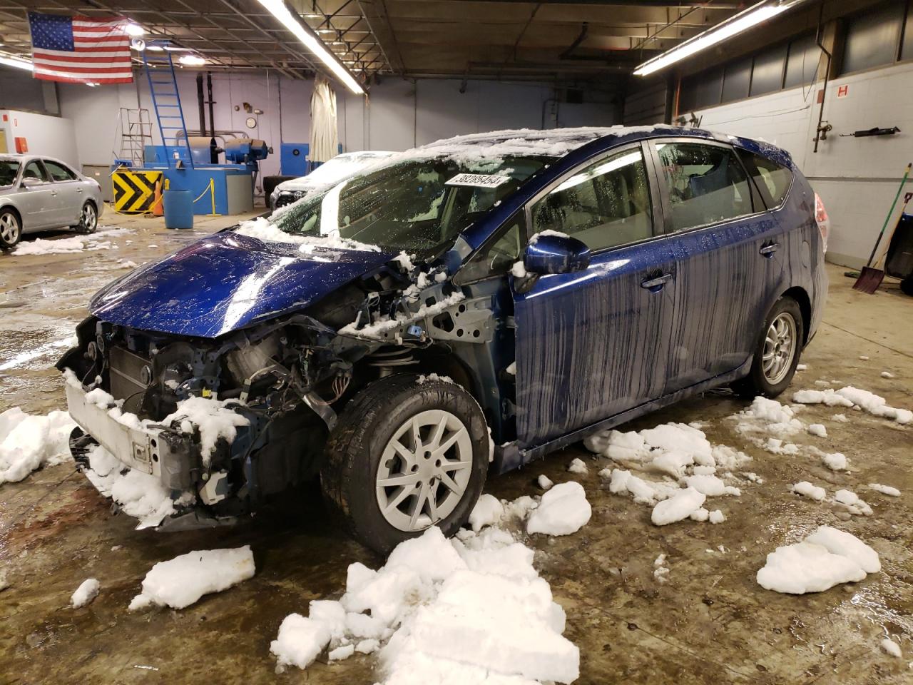 Toyota Prius v 2015