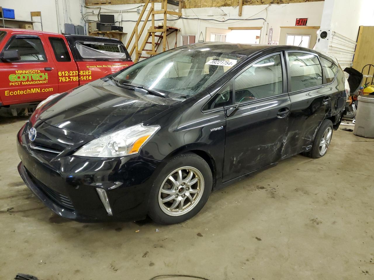 Toyota Prius v 2012