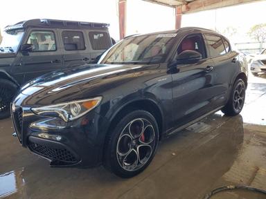 Alfa Romeo Stelvio 2023