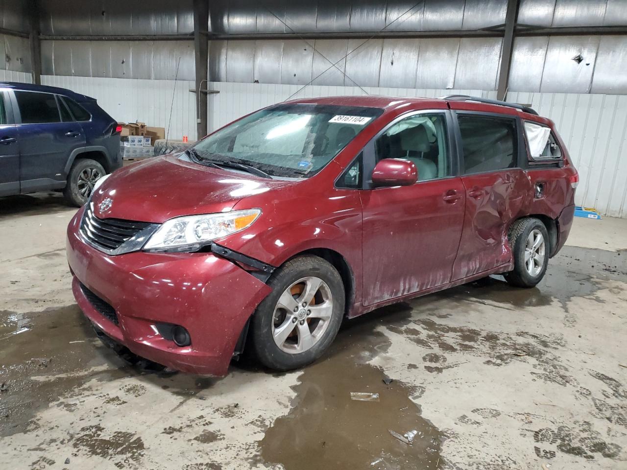 TOYOTA SIENNA LE 2014