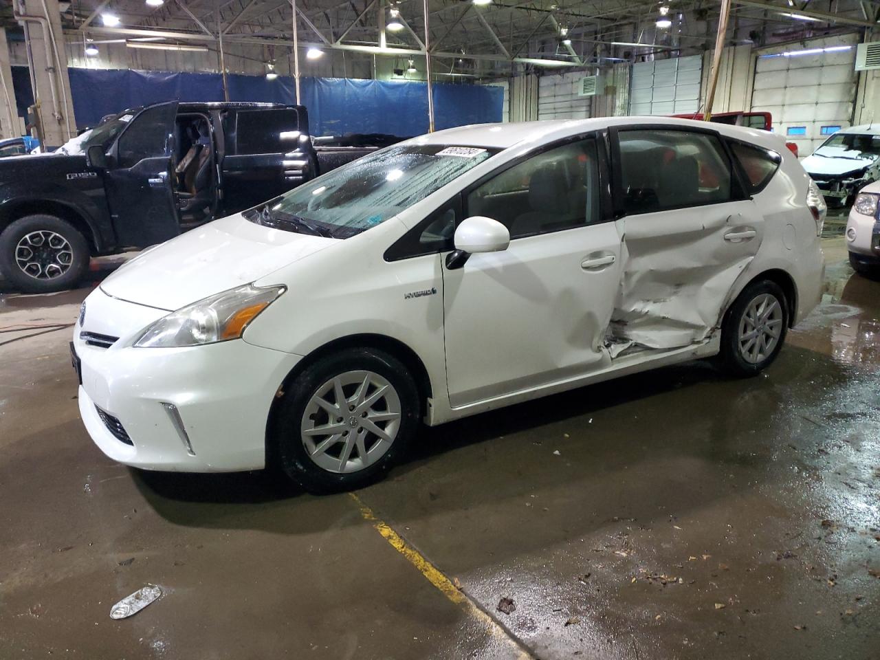 Toyota Prius v 2012
