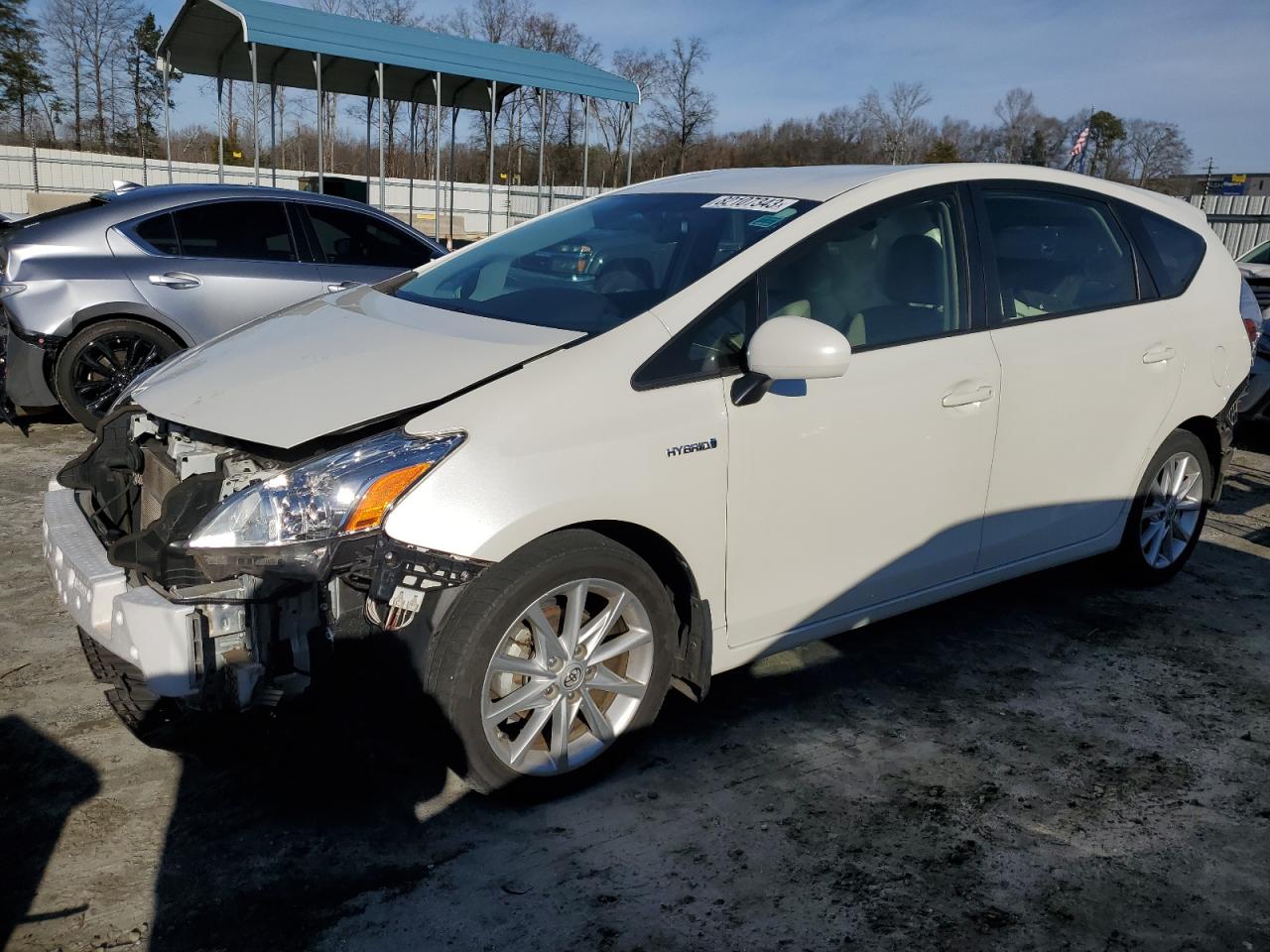 Toyota Prius v 2014