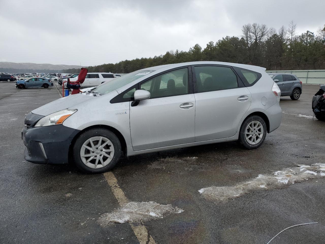 Toyota Prius v 2014