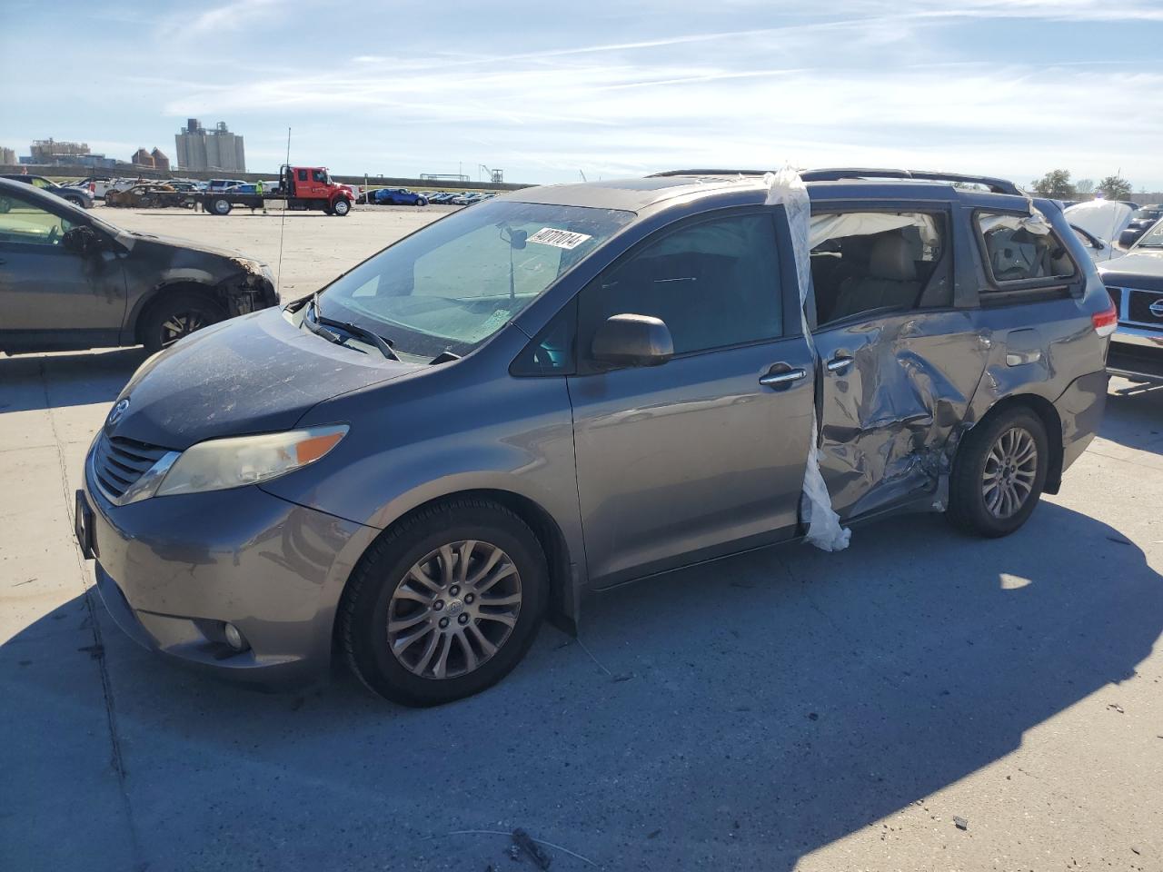 TOYOTA SIENNA XLE 2013