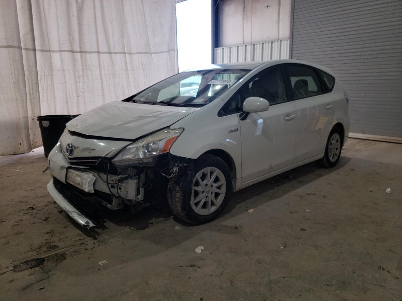 Toyota Prius v 2014