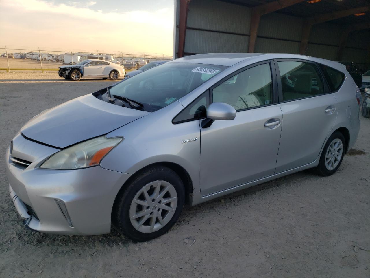 Toyota Prius v 2012