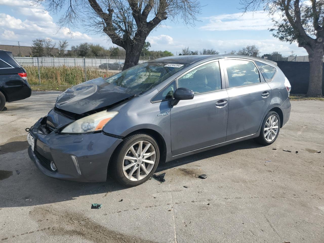 Toyota Prius v 2013