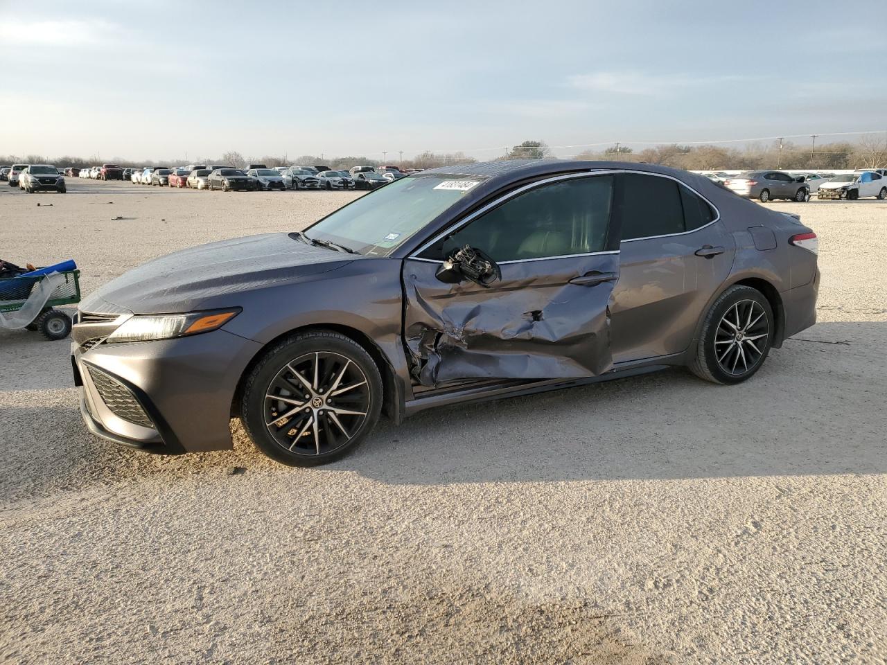 Toyota Camry 2021