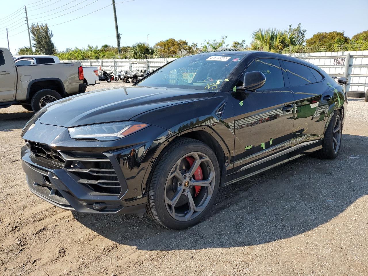 LAMBORGHINI URUS 2021