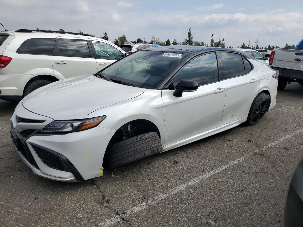 TOYOTA CAMRY 2023