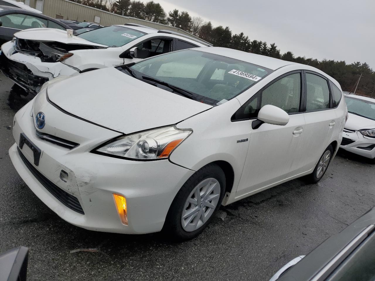 Toyota Prius v 2012