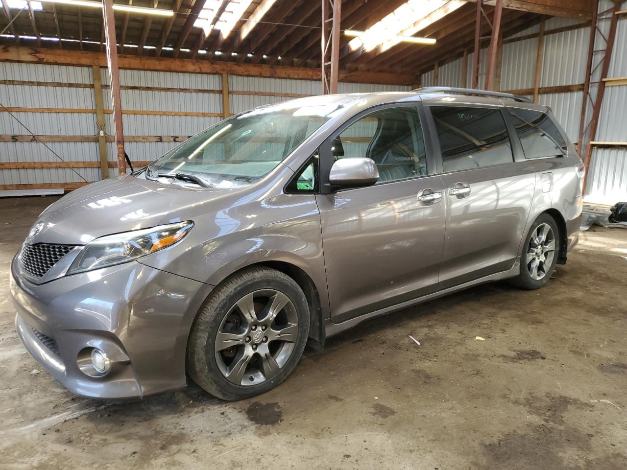 Toyota Sienna 2015