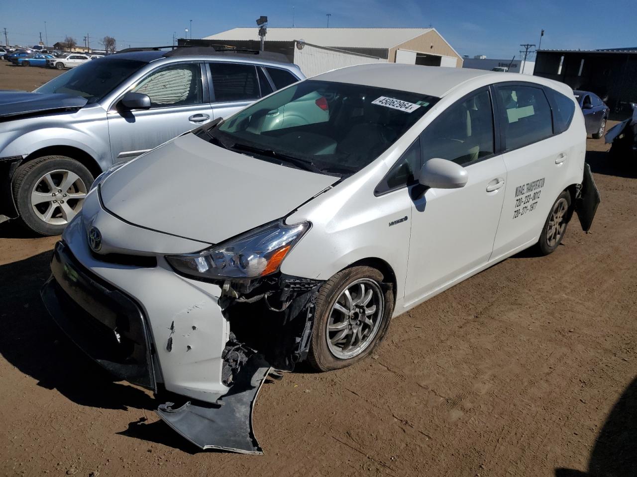 Toyota Prius v 2015