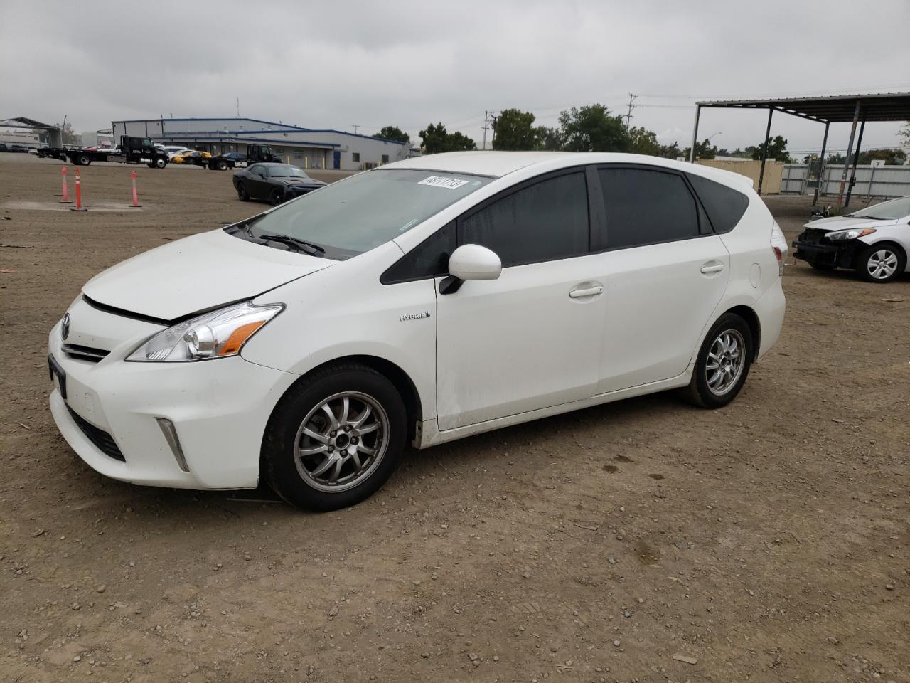 Toyota Prius v 2012