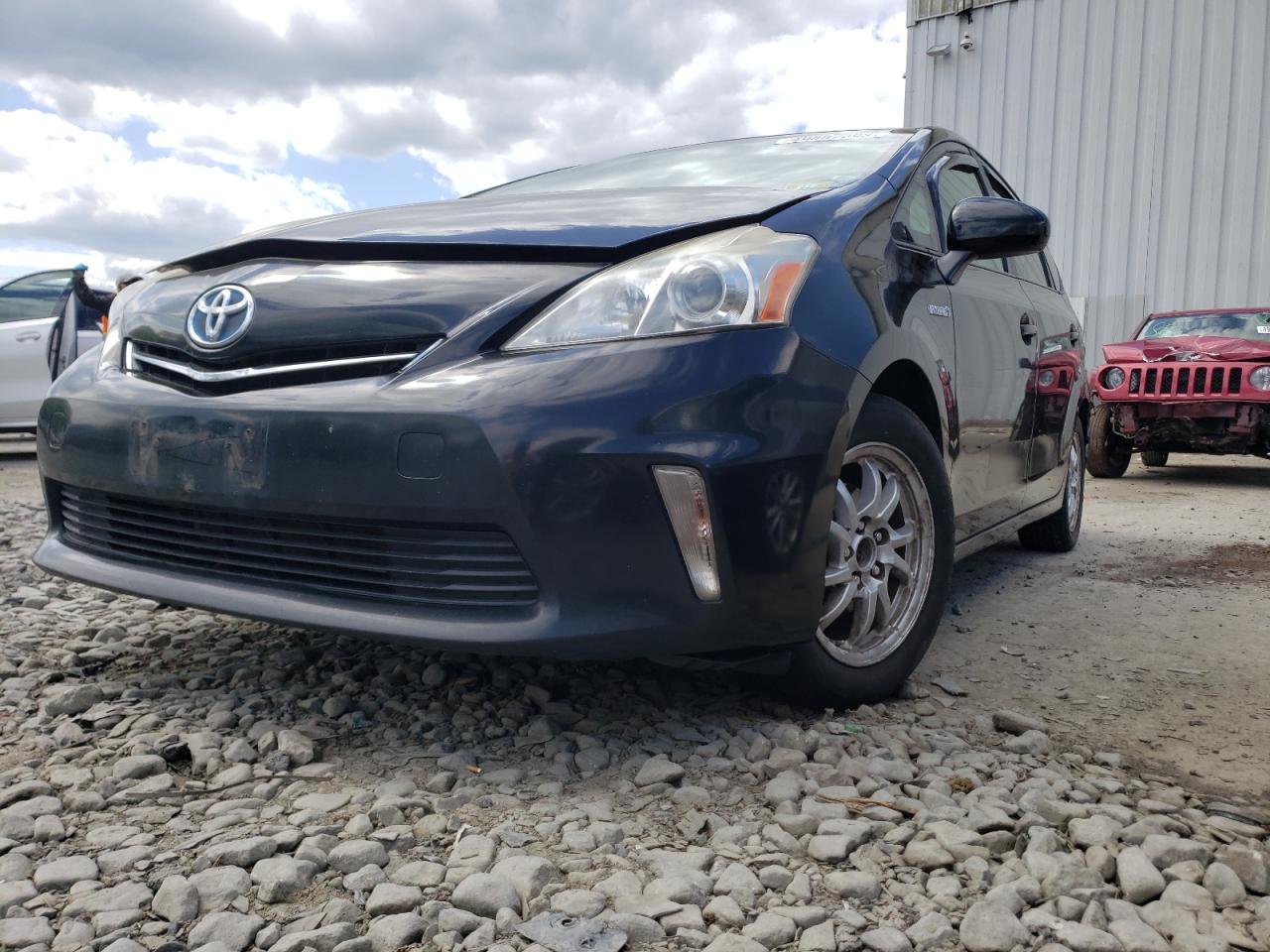 TOYOTA PRIUS V 2012